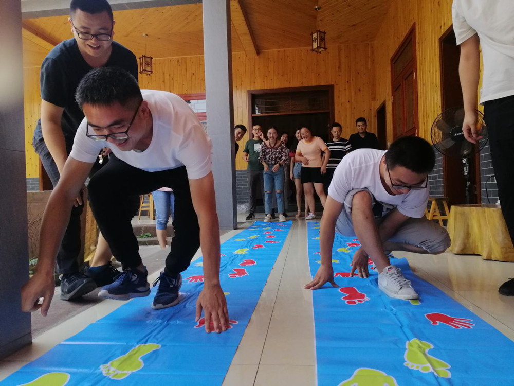 �����l(f��)չ��˾�����w�������������ġ������l(f��)չ��˾�_(k��i)չ����(hu��)Ȥζ���(d��ng)