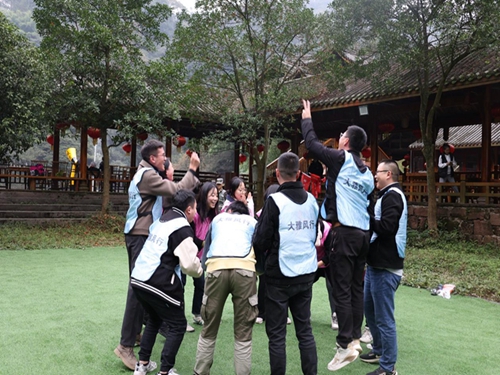 �����l(f��)չ��˾�����ľ������F(tu��n)�Y(ji��)�^���������l(f��)չ��˾�_(k��i)չ����(hu��)���(d��ng)